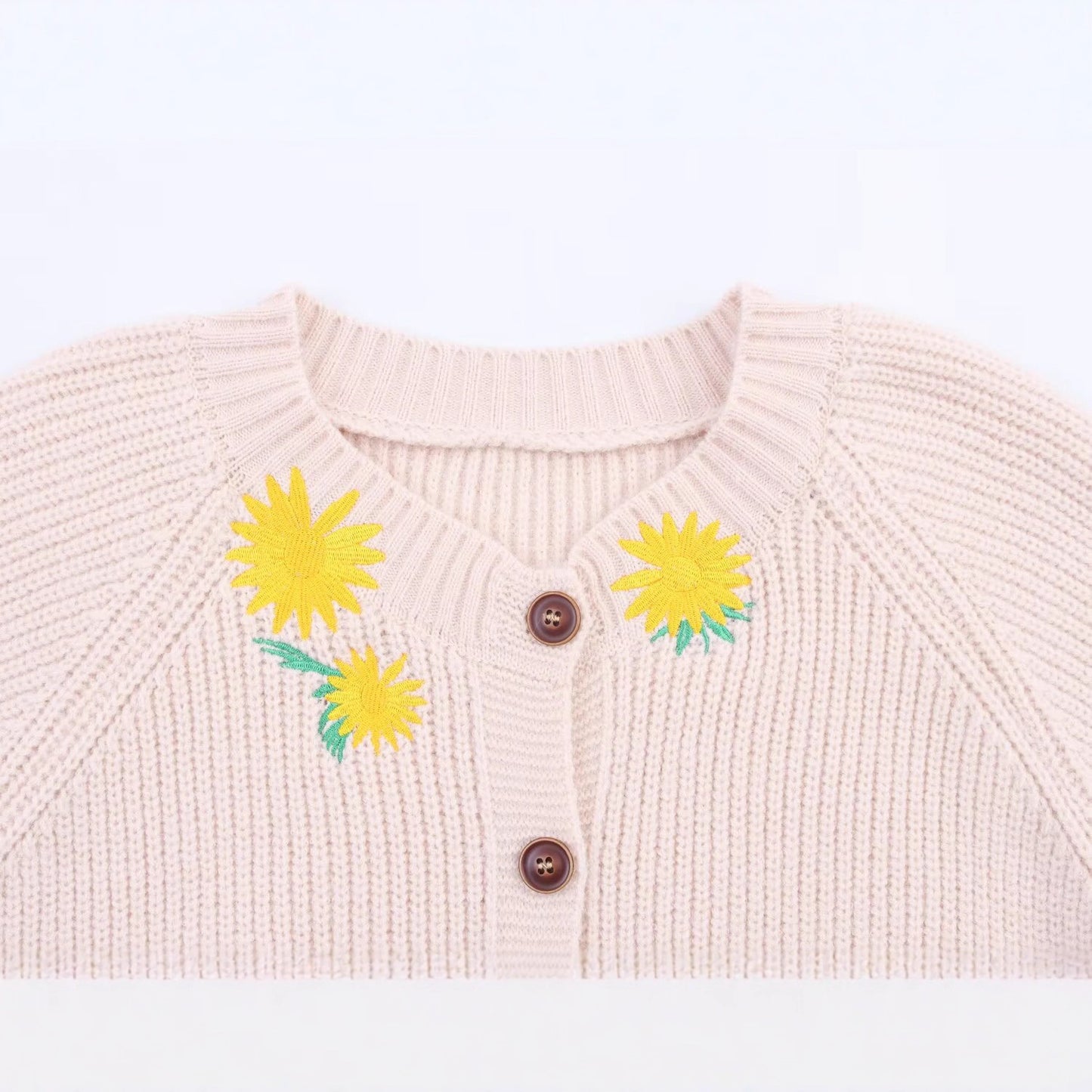 Loose and comfortable collar with floral embroidery and knitted jacket for women